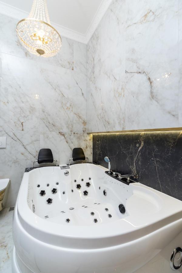Kazimierz Studio With Jacuzzi By Renters Prestige Krakow Exterior photo